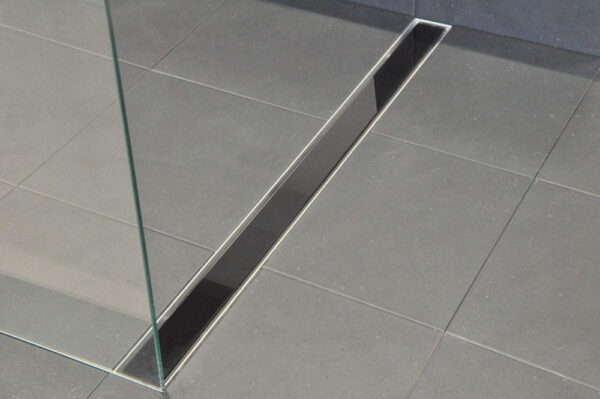 Glasrooster voor douchegoot 70 x 7 cm glanzend zwart